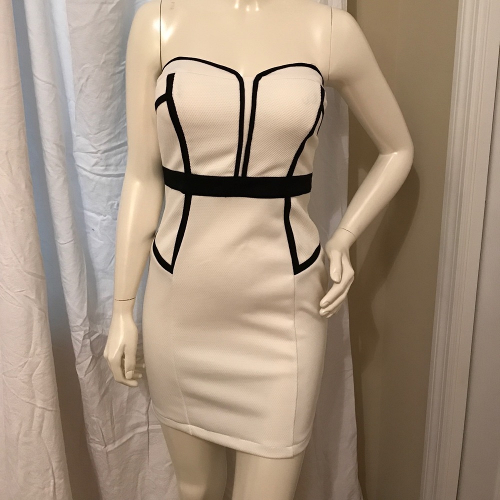 🆕 Bio New York Strapless Dress Black and White