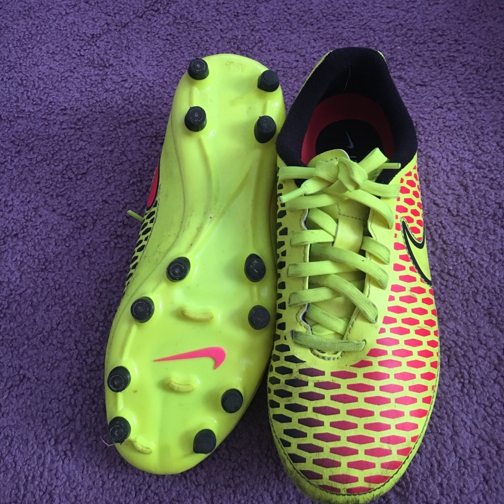 Nike cleats size 2.5y.