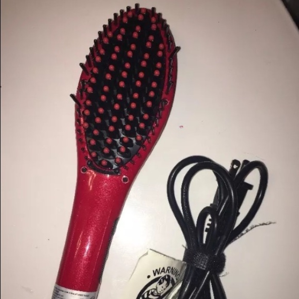 straightening brush. New w/o box, never used.