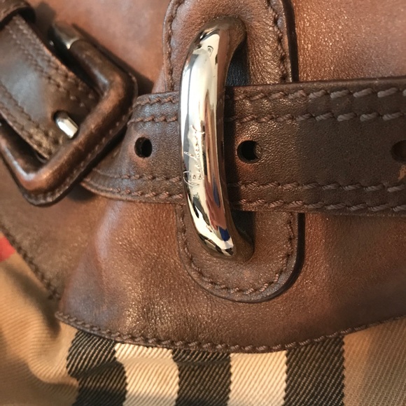 Official Burberry Saddle Bag - Picture 6 of 7