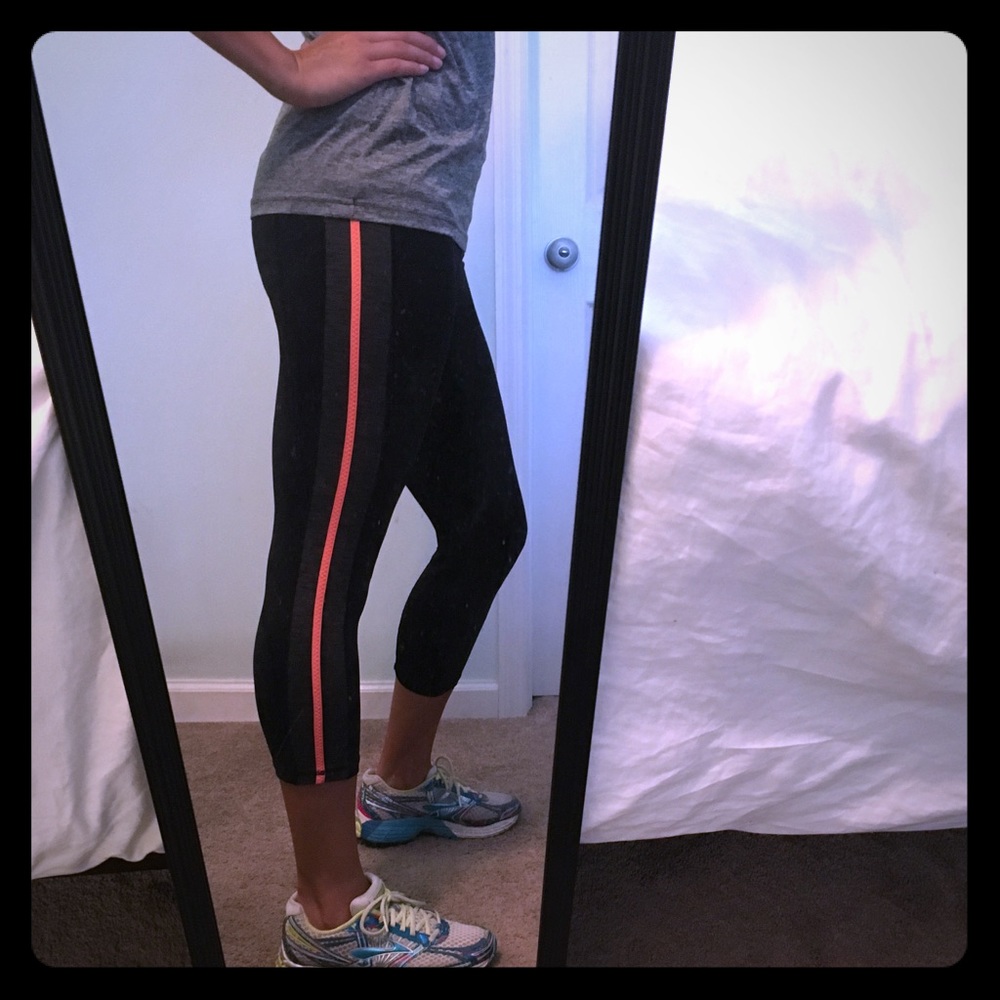 💜Forever 21 black workout capris 💜
