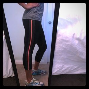 💜Forever 21 black workout capris 💜