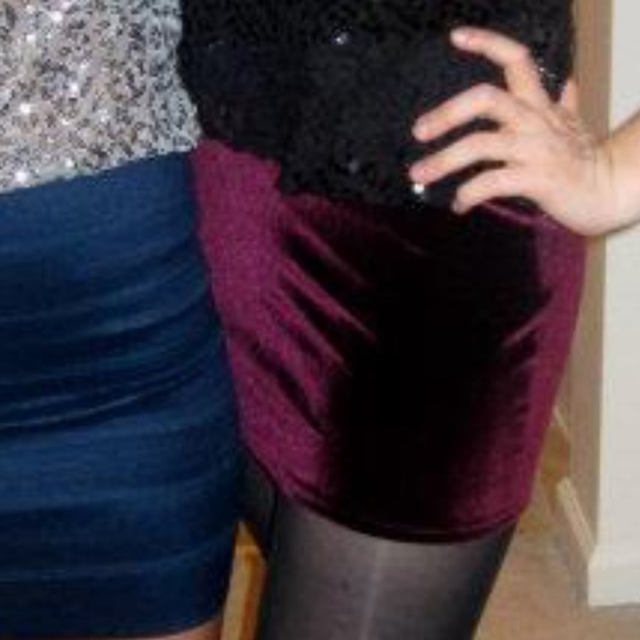 Velvet mini skirt- xs - Picture 4 of 5