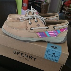 New Sperry Intrepid tan Multicolor  size 2