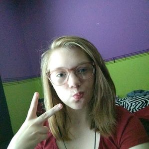 Meet your Posher, Abigail