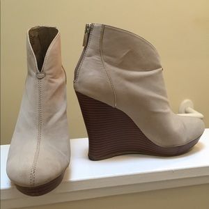 Jennifer Lopez heels