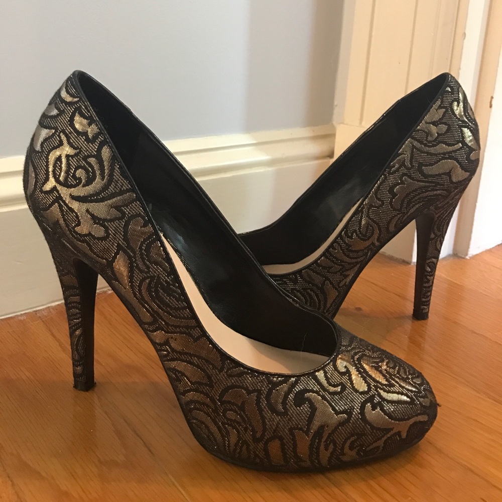 Nine West patterned pumps