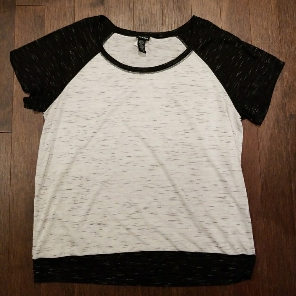 💥LOWEST PRICE💥 Black & White Baseball-Style Tee