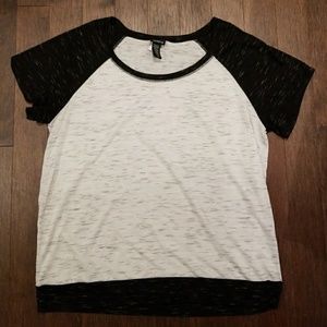 💥LOWEST PRICE💥 Black & White Baseball-Style Tee