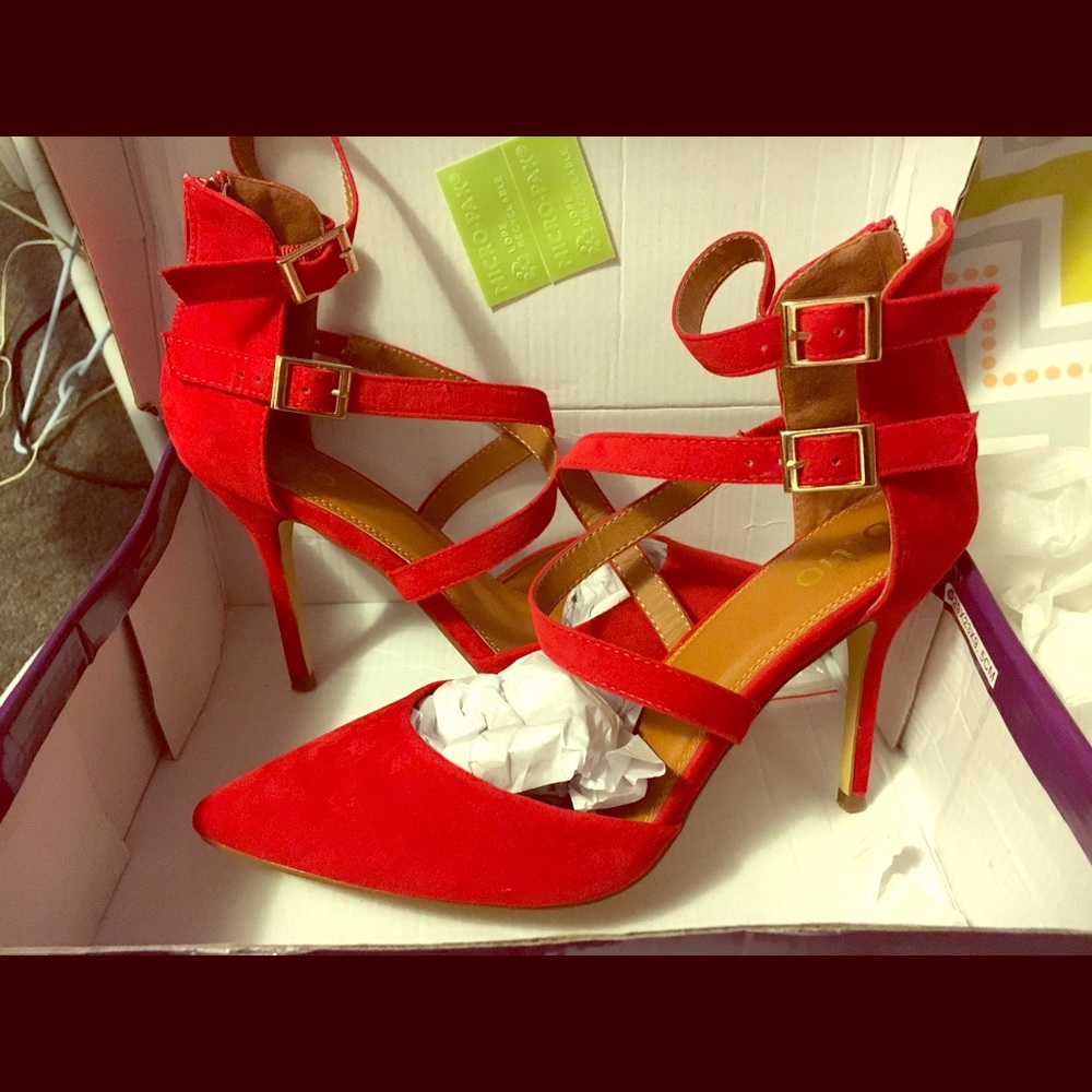 Cute red heels*Great for New Years