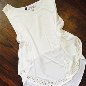 JLo tank with beautiful detail