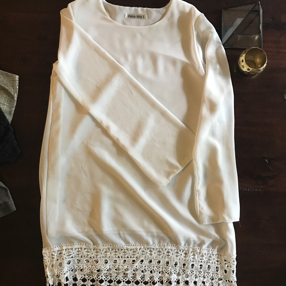 Sz L Petro Lila White Dress