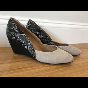 ‼️‼️SALE‼️‼️ Tahari palace mixed material wedge