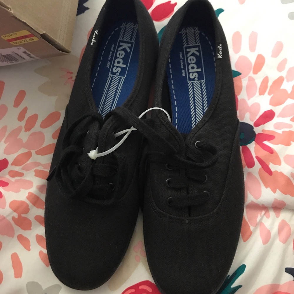 Women's all black keds