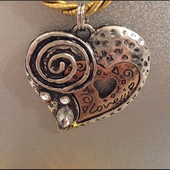 HEART NECKLACE! NEW WITH TAGS! - Picture 2 of 3