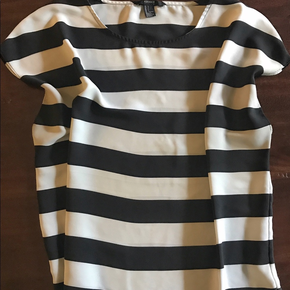 Size M F21 black/white stripe shirt