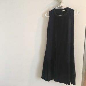 Sleeveless pleated dress