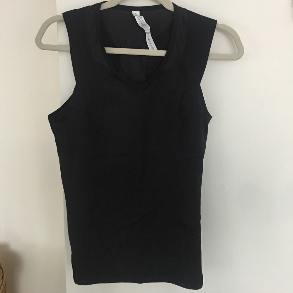 Black lulu tank