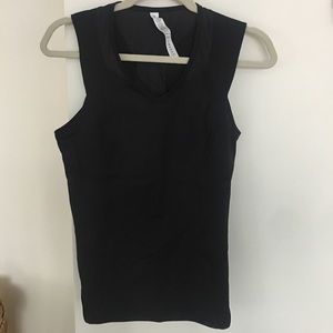 Black lulu tank