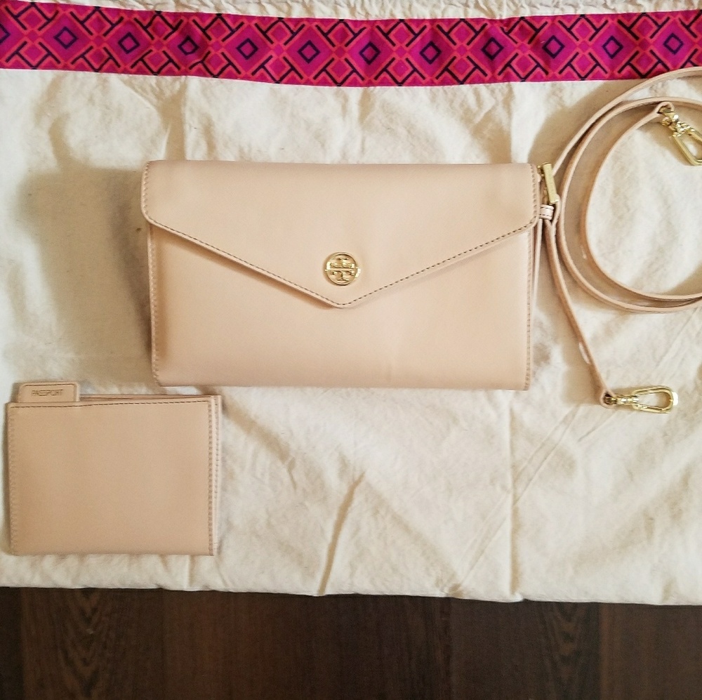 Tory Burch Expandable concierge wallet