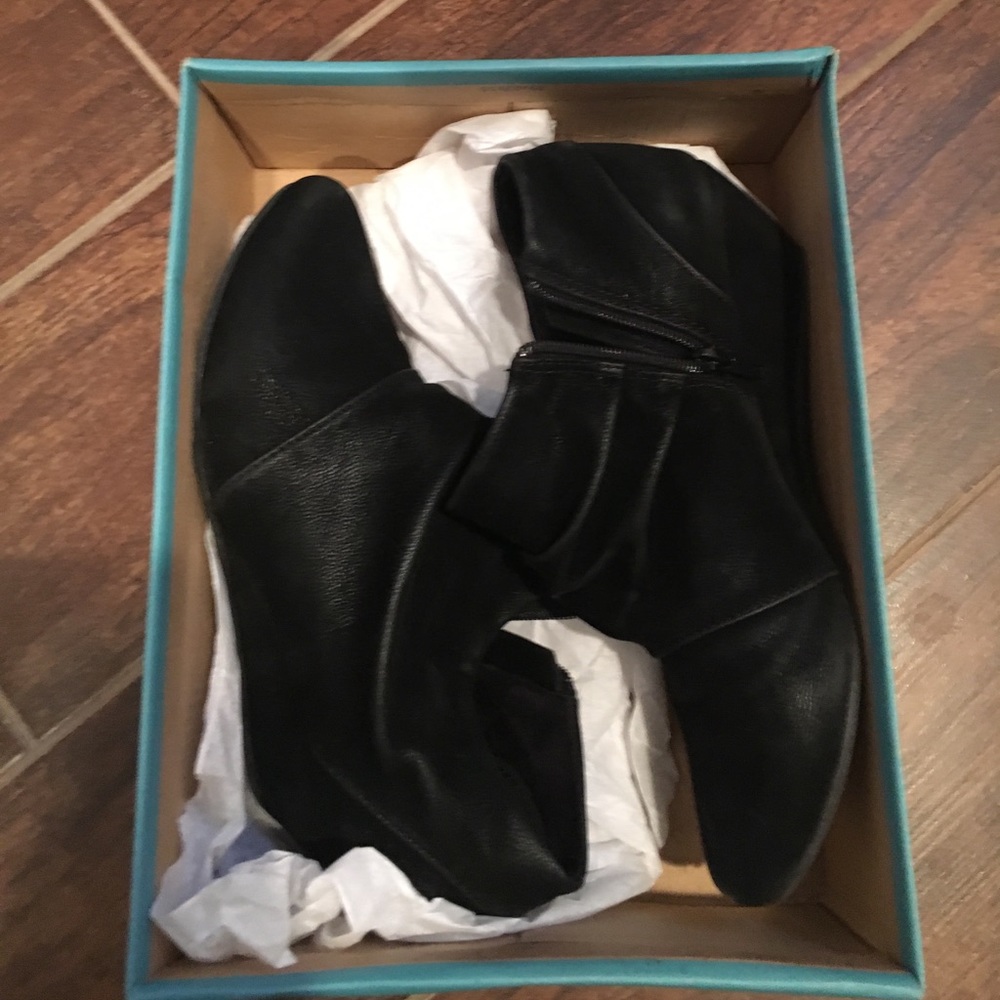 Black Blowfish bootie size 7.5