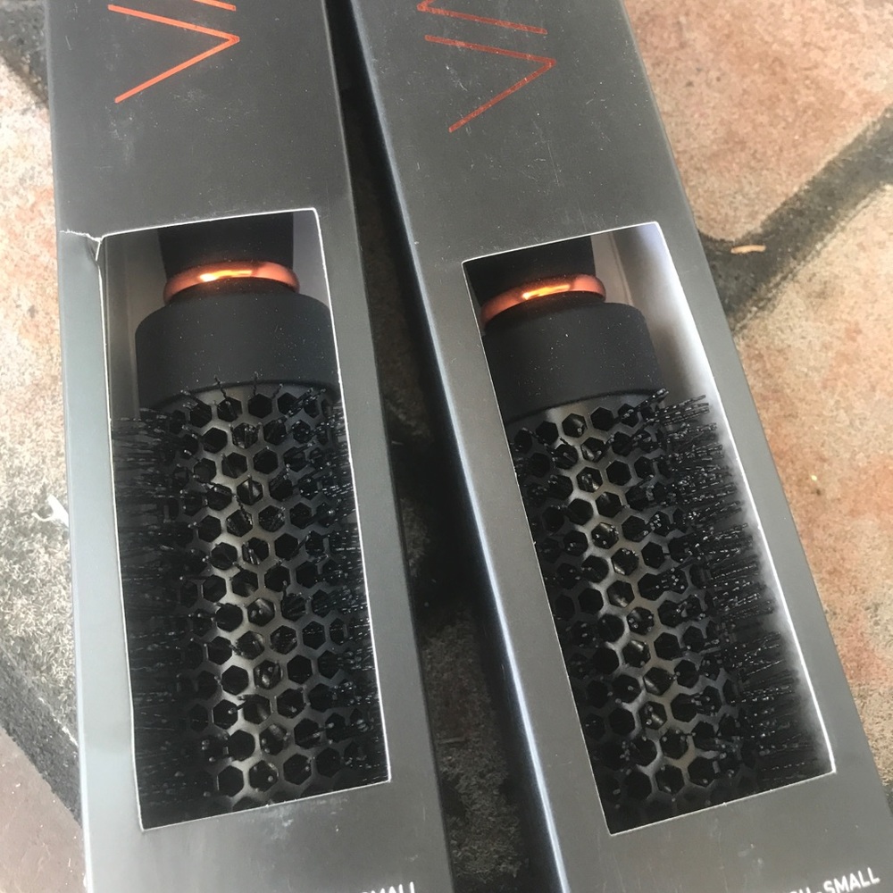 Varis small nylon brush