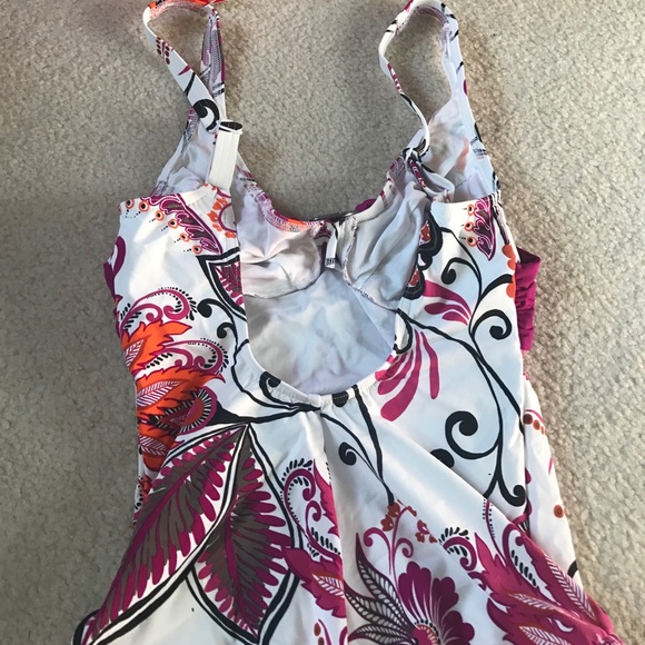 NWT-Triumph Swimsuit one piece - Picture 2 of 2