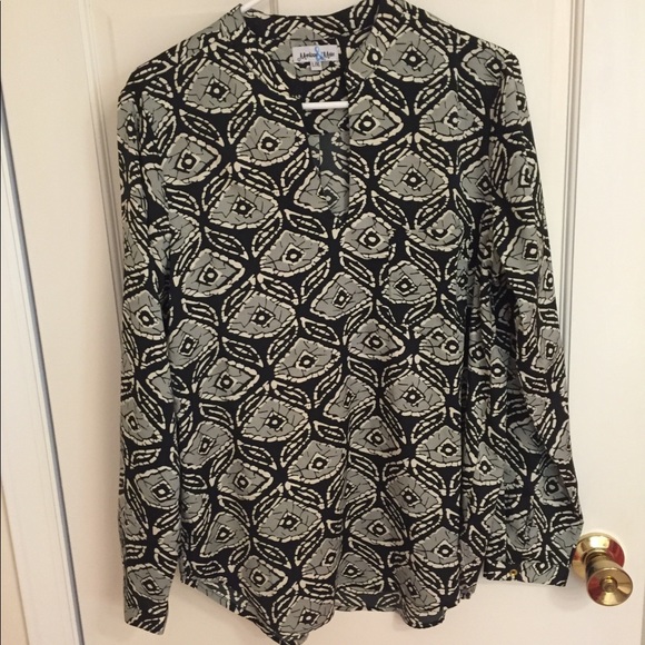 Women's blouse - Picture 1 of 1