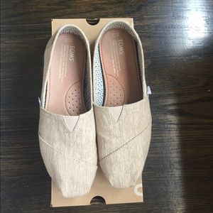 Tom's classic canvas shoes