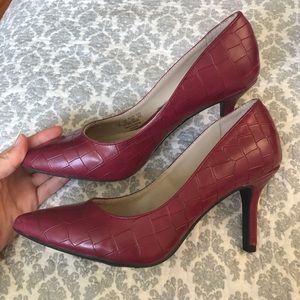 Nickels hot red heels!