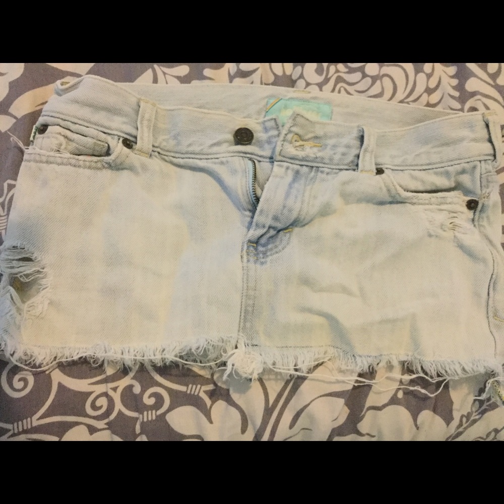 Hollister Deconstructed Jean skirt