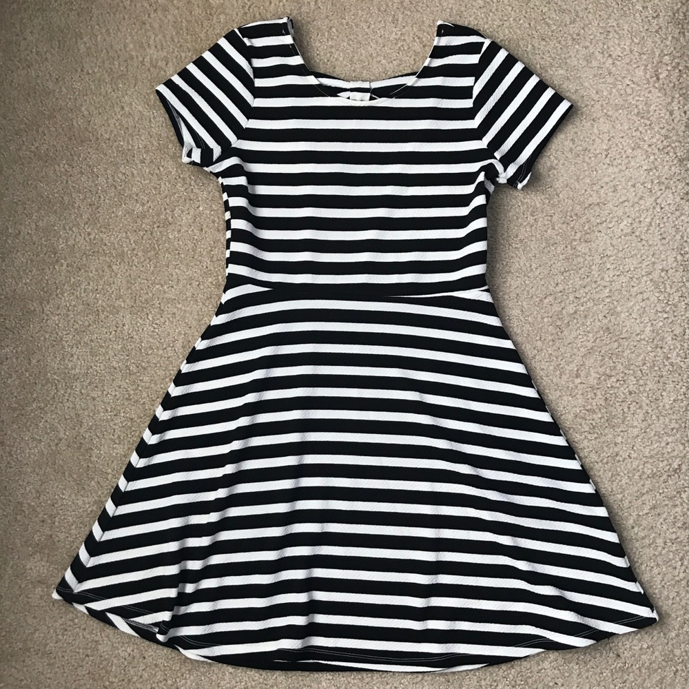 Almost Famous women’s dress.
