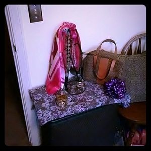 Accessories 1scarves 1necklaces 3 bracelet coach