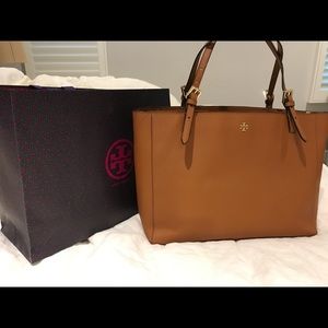 Tory Burch York Saffiano leather in Luggage