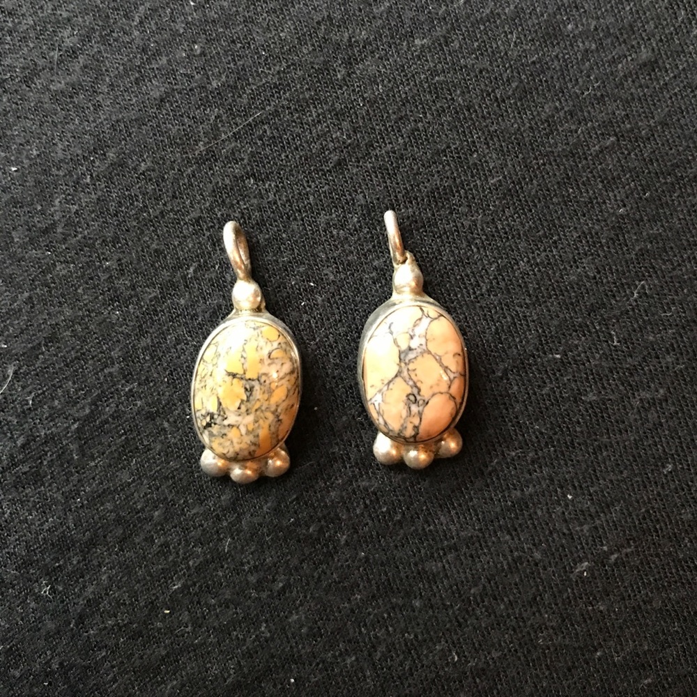 Double pendants/earring jackets. Agate