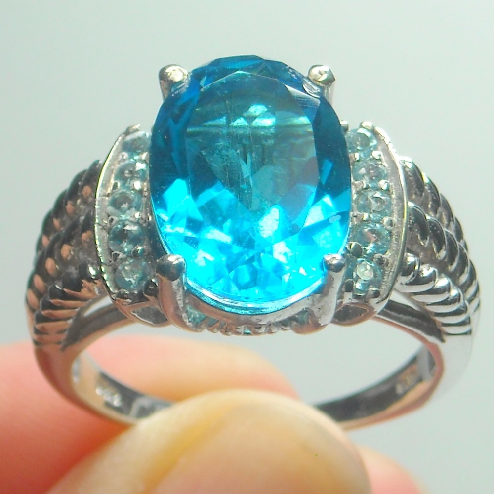 NWT Natural Blue Topaz Ring