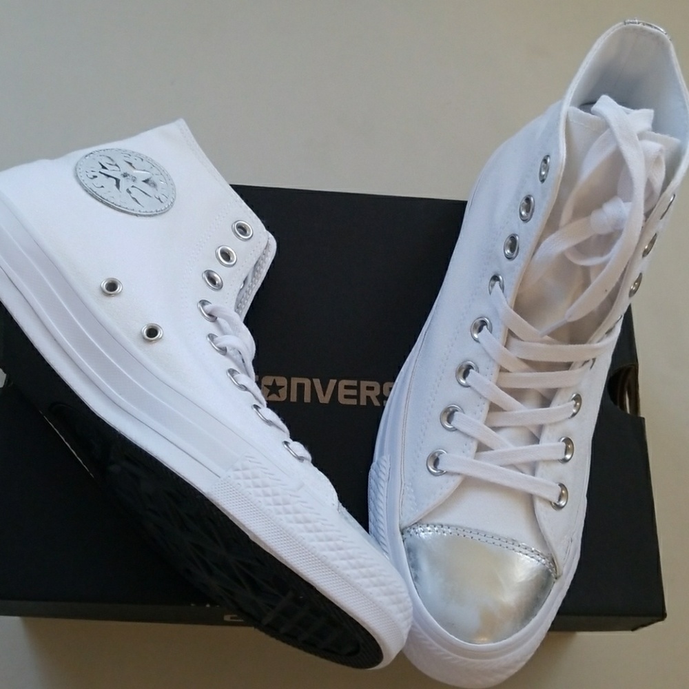 NWT Converse Leather Toecap - Picture 1 of 4