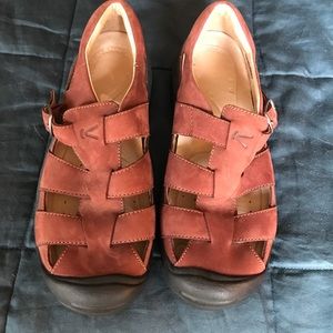 Like new Keen ladies 8.5 nubuck sandals