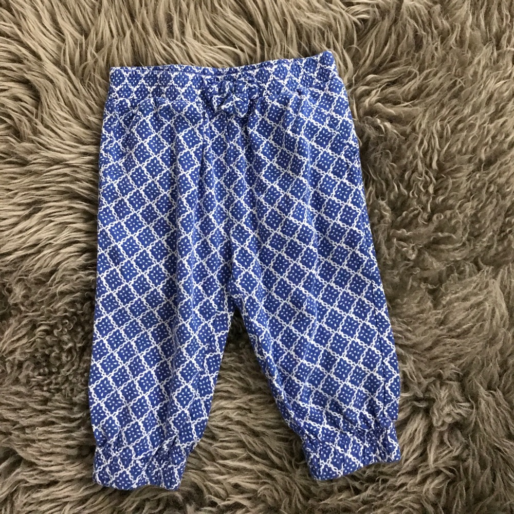 Loose comfy pants 6/9 months.