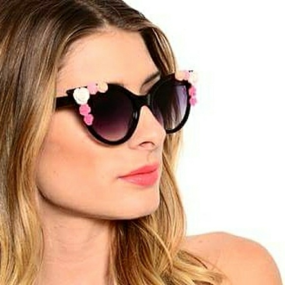 Cateye Black Sunglasses with Flowers - Picture 2 of 2