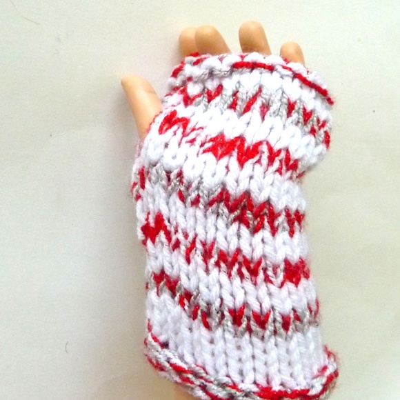 Wristwarmers Hand Made Red & White Stripe Candy Cane Girls Christmas - Picture 2 of 5