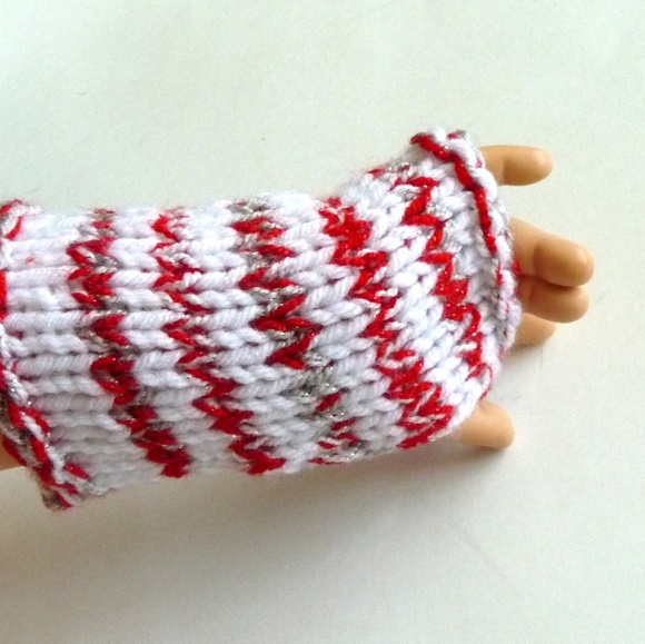 Wristwarmers Hand Made Red & White Stripe Candy Cane Girls Christmas - Picture 3 of 5