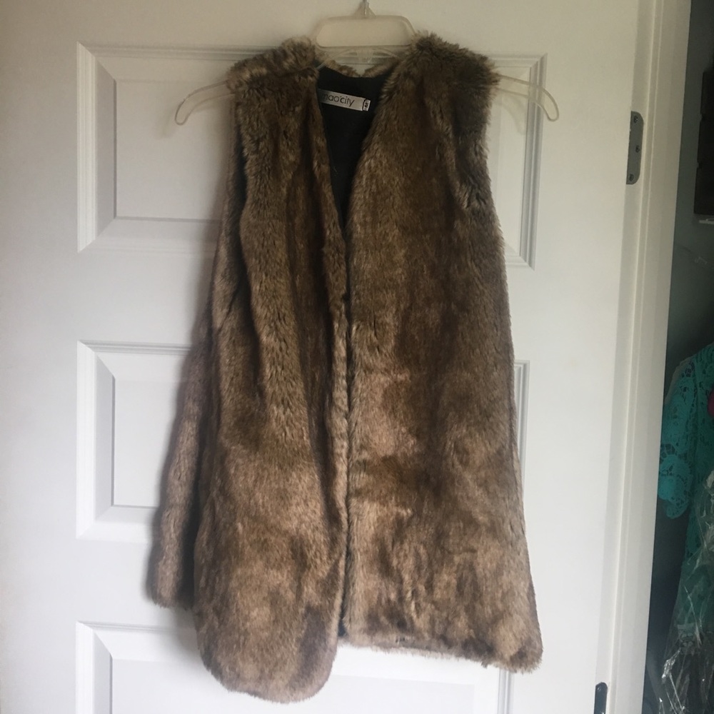 IFaux fur vest