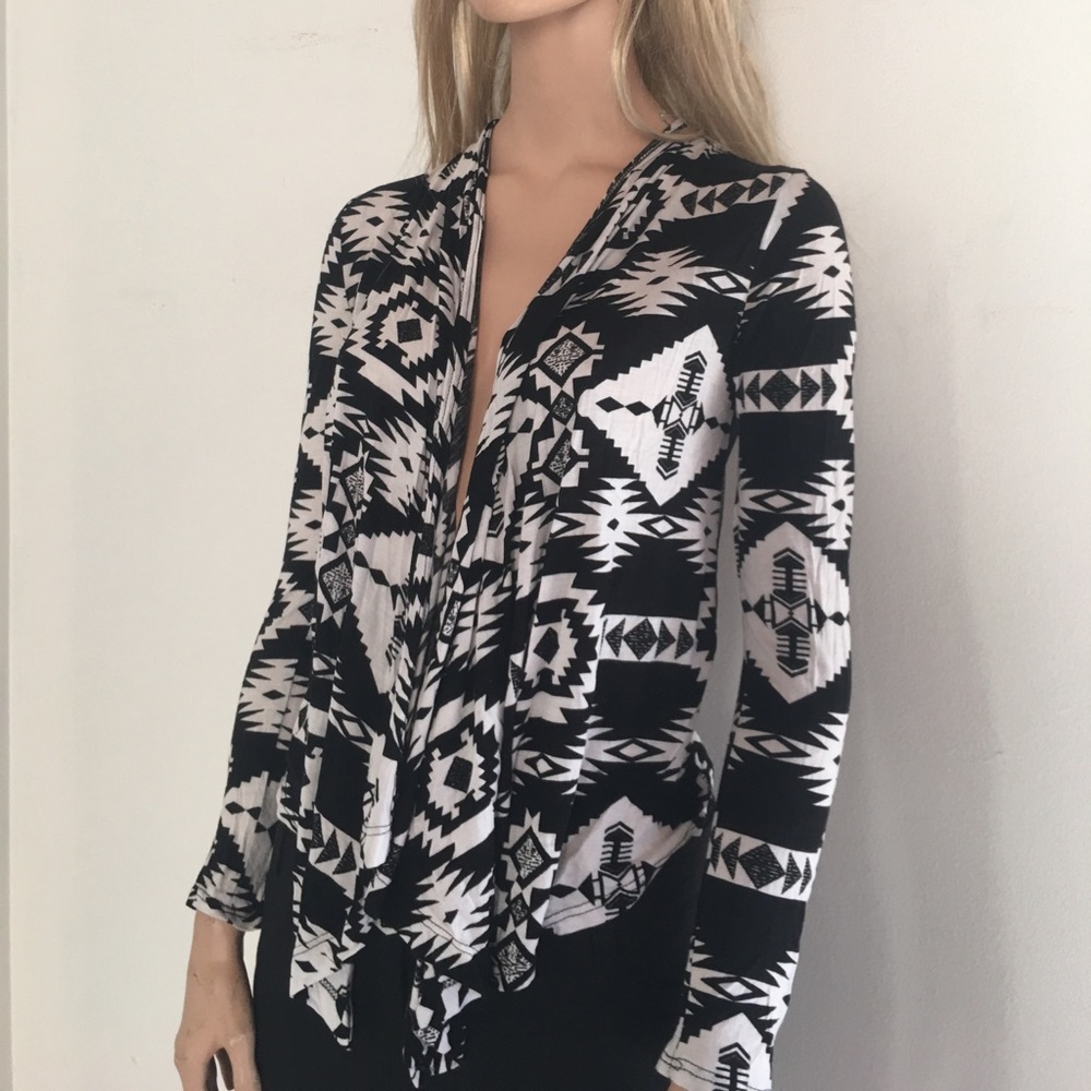 Great Summer/Spring Blk/Wht Aztec Print Jacket - Picture 2 of 6