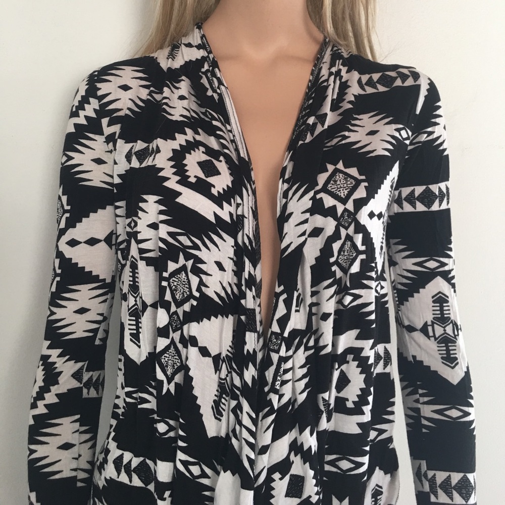 Great Summer/Spring Blk/Wht Aztec Print Jacket - Picture 3 of 6