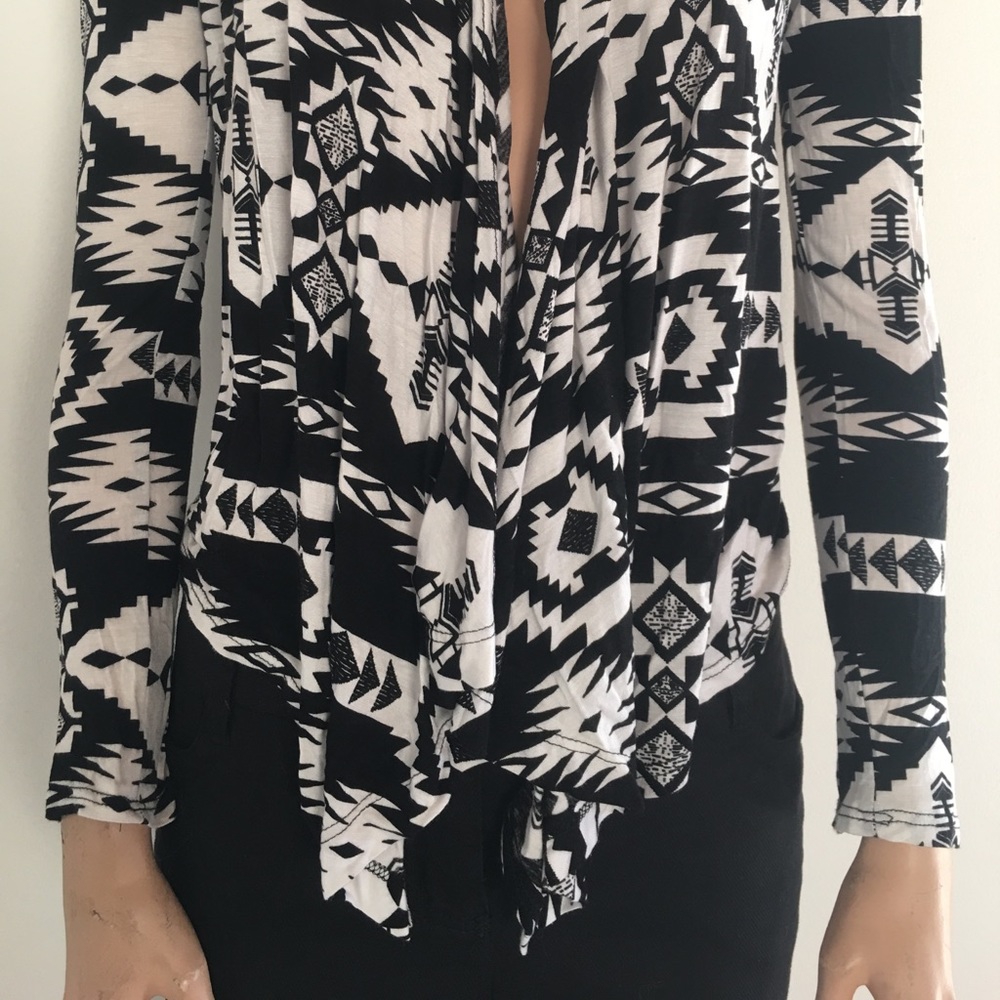 Great Summer/Spring Blk/Wht Aztec Print Jacket - Picture 4 of 6