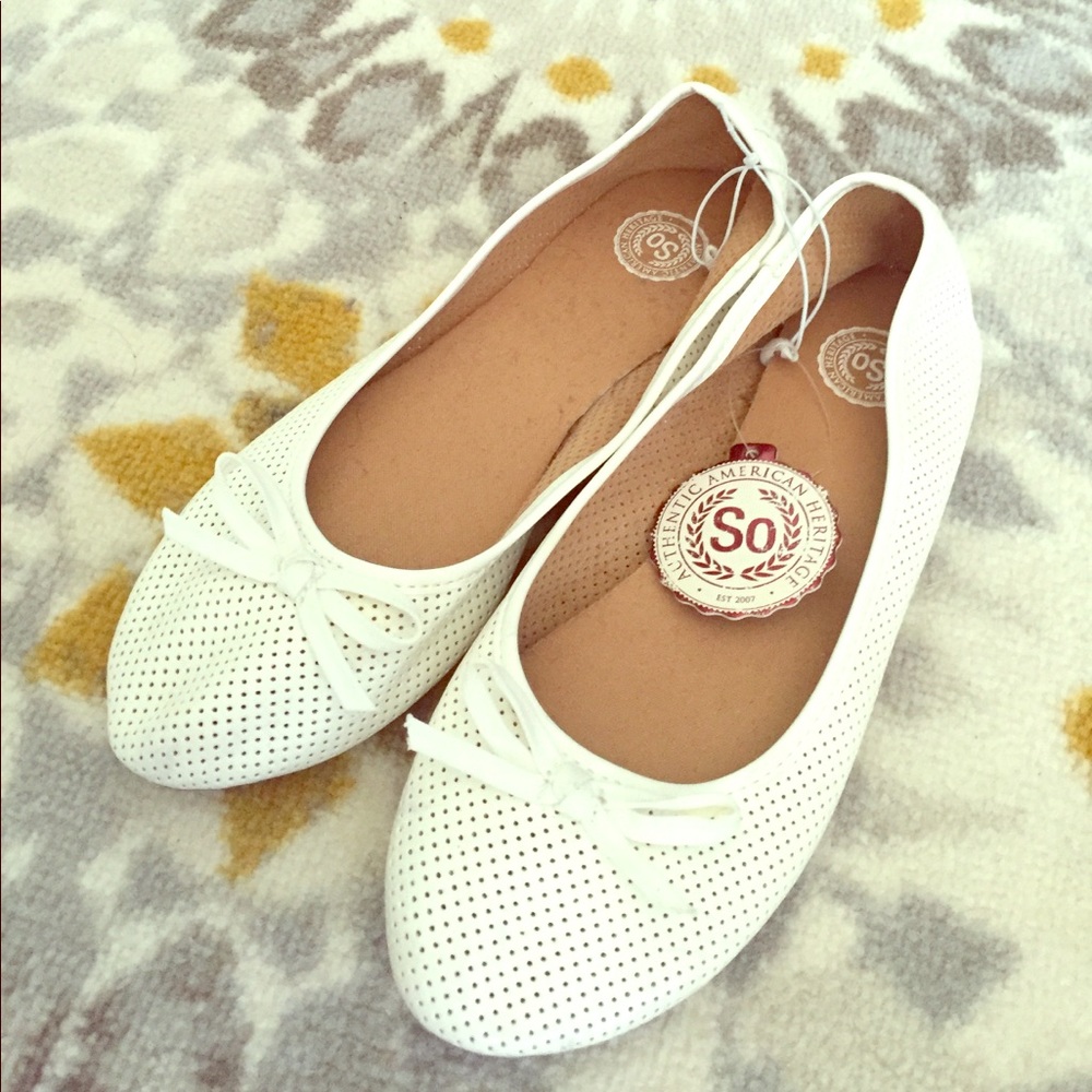 NWT Kohls Authentic American Heritage white flats