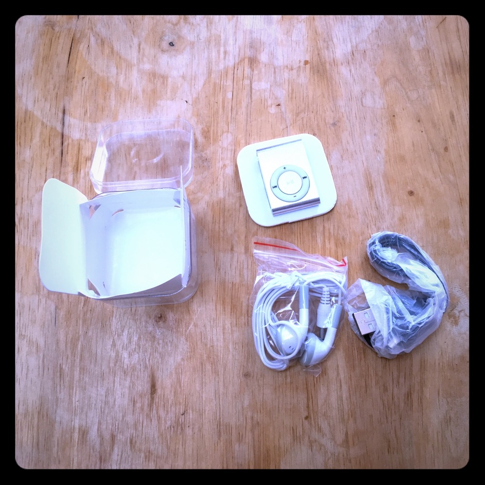 Apple iPod Nano Shuffle (Silver) 2GB