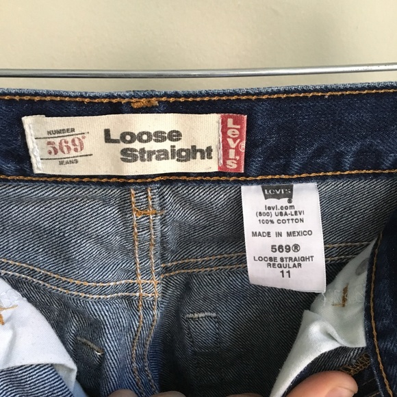 Straight and Loose Cropped Levis - Picture 4 of 4