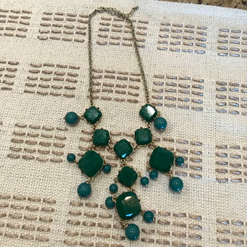 Francesca's green statement necklace